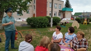 Руководство Шарковщинского районного отдела по чрезвычайным ситуациям продолжает выступать в трудовых коллективах региона