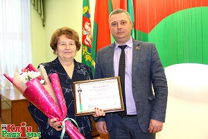Кіраўніцтва Шаркаўшчынскага райвыканкама павіншавала ветэрана працы Галіну Фёдараўну Волах з юбілеем