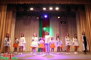 В день выборов на участках для голосования царит праздничная атмосфера