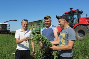 Лідзіруючыя пазіцыі ў раёне па нарыхтоўцы кармоў займае ААТ “Агратэхсэрвіс”
