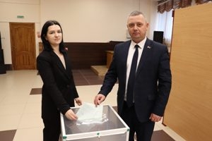 Дмитрий Михайлович Ломако досрочно проголосовал на выборах Президента Республики Беларусь