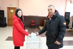 Председатель Шарковщинского райисполкома Дмитрий Ломако отдал свой голос за будущее Беларуси