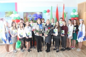 У межах грамадзянска-патрыятычнай акцыі «Мы — грамадзяне Беларусі!» шаркаўшчынскія школьнікі атрымалі свае першыя пашпарты