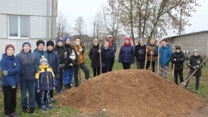 Дзеці імкнуцца зрабіць свой двор утульным