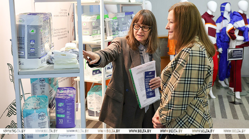 Средства гигиены, специальная обувь и одежда. Что предлагают предприятия "Беллегпрома" для людей с инвалидностью