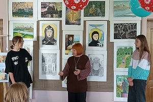 У Шаркаўшчынскай дзіцячай бібліятэцы працуе выстава дзіцячых малюнкаў «Яе вочы - неба Беларусі»