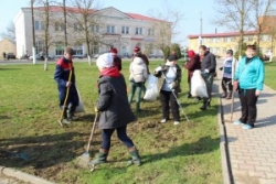 Шаркаўчане масава выйшлі на рэспубліканскі суботнік