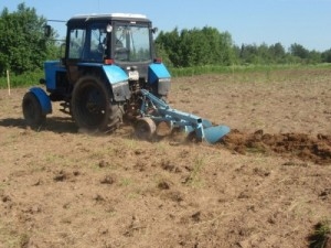 Аб выдзяленні тэхнікі для аказання дапамогі ў апрацоўцы прысядзібных участкаў жыхарам г. п. Шаркаўшчына
