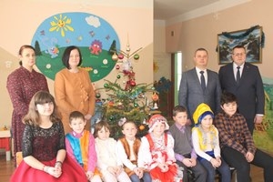 Кіраўніцтва Шаркаўшчынскага раёна павіншавала дзяцей у рамках акцыі «Нашы дзеці»