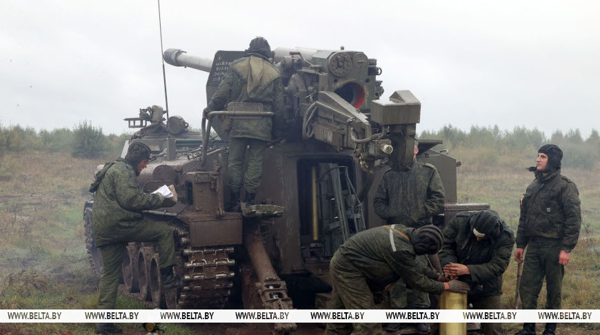 Lukashenko sends professional holiday greetings to Belarusian missile and artillery troops