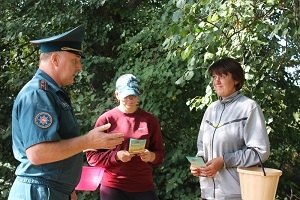 Шарковщинские спасатели проводят рейды в период
ограничения на посещение лесов