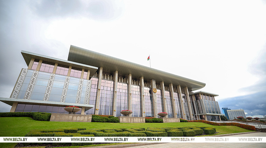 Лукашенко представили два варианта программы пятилетки, но без консенсуса. Какие вопросы ставит Президент? 