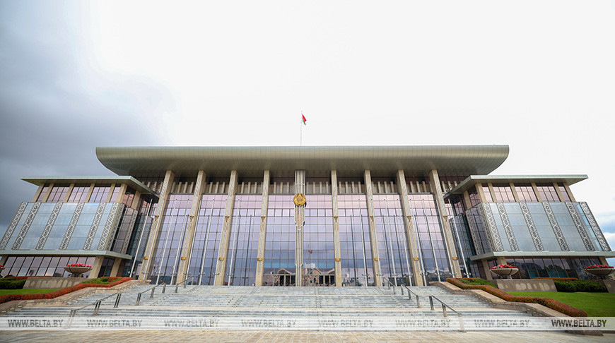 Lukashenko hears report from Vitebsk Oblast governor