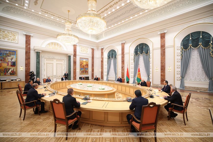 Lukashenko suggests persuading Tajikistan to join EAEU
