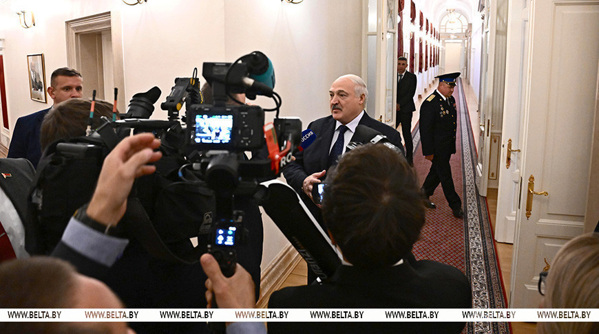 "Старая песня в другой аранжировке". Лукашенко о возможных "комбинациях" по поставкам оружия Украине