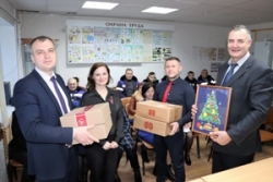 В рамках акции «Наши дети» коллектив Шарковщинского РГС передал подарки ученикам СШ №2