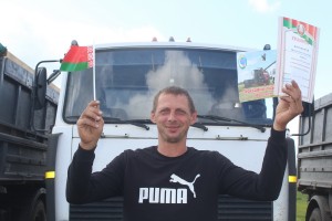 Вадзіцель ААТ «Агратэхсэрвіс» Іван Яфімаў стаў першым у
раёне «тысячнікам» на адвозе зерня