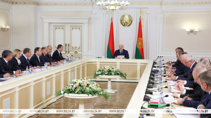 Лукашенко ориентирует не строить то, без чего сегодня и завтра можно обойтись
