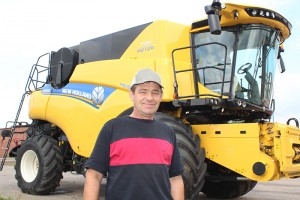 Камбайн "New Holland" папоўніў парк тэхнікі ААТ "Даватарскі"