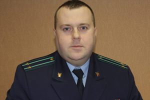 Пракурор Шаркаўшчынскага раёна Валерый Дайлідзёнак спыніўся на падрабязнасцях Указа Прэзідэнта Рэспублікі Беларусь аб стварэнні спецыяльнай камісіі для работы з тымі, хто хоча вярнуцца на радзіму